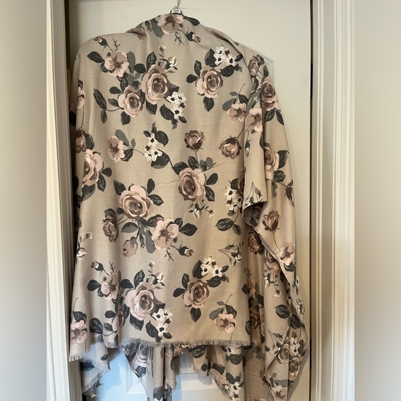 Lauren Conrad shawl - one size. Gray/blush flowers. Brand new with tags! - Picture 2 of 4